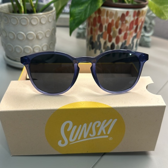 SunSki Accessories - NWT SUNSKI Yuba Dark Sapphire Slate Sunglasses